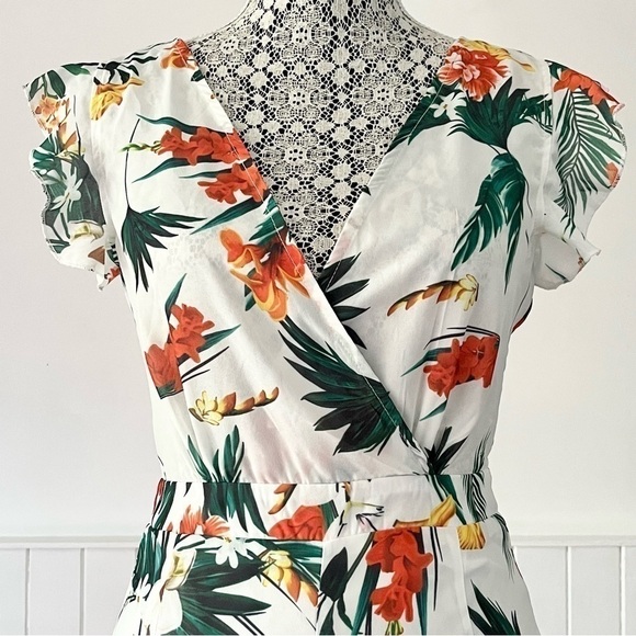 Pretty Little Thing White Tropical Print Cutout Tie Back Romper Size 2 - Picture 3 of 13